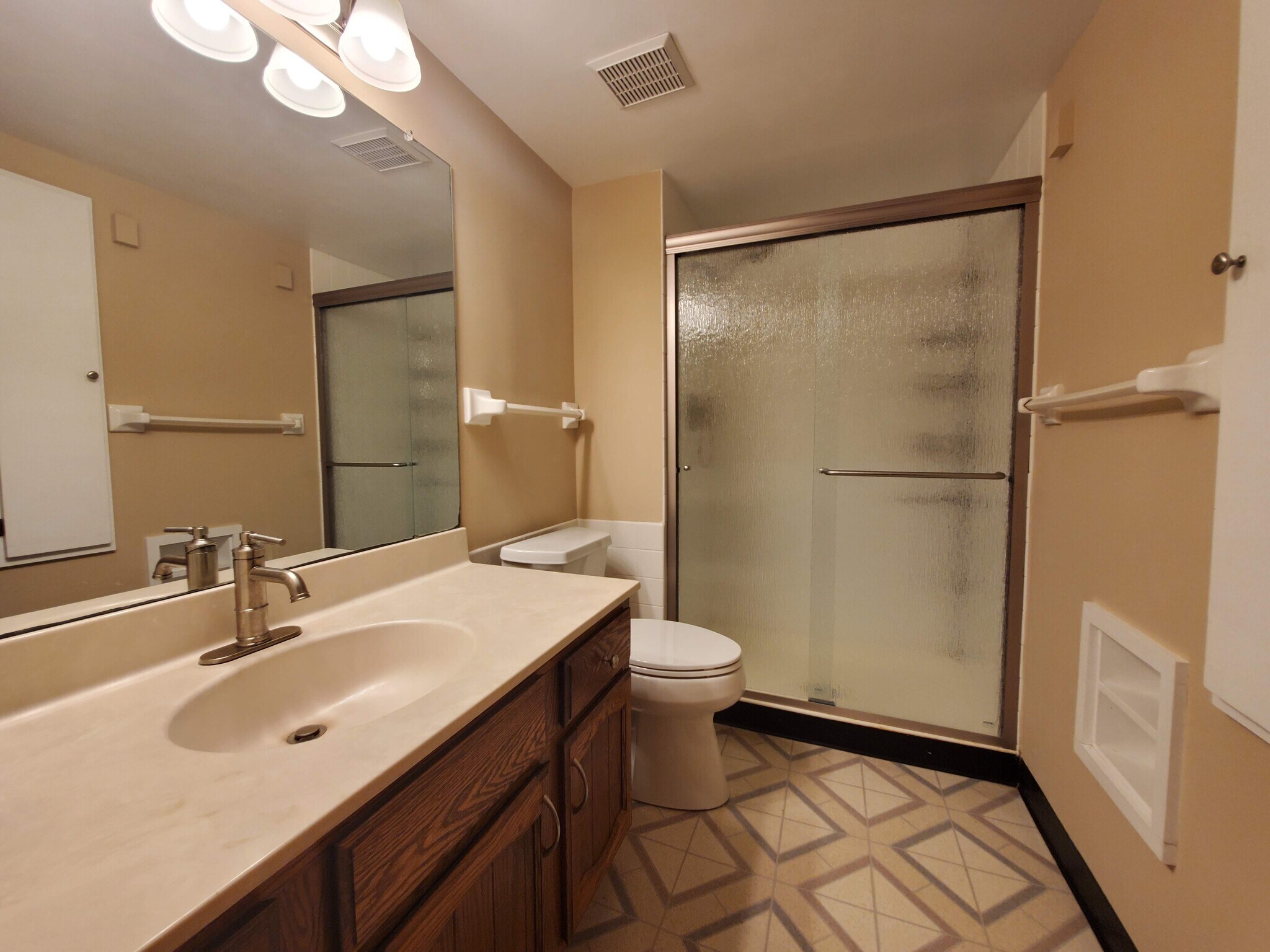 Building Photo - 2517 Cedar Hills Dr