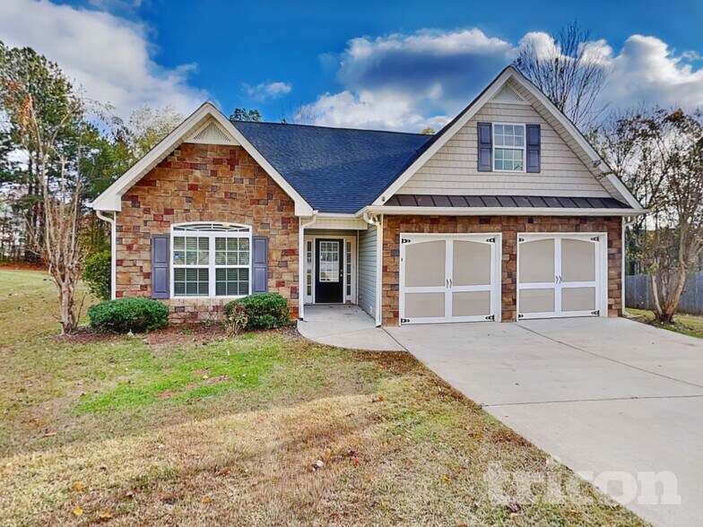 Building Photo - 621 Savannah Dr