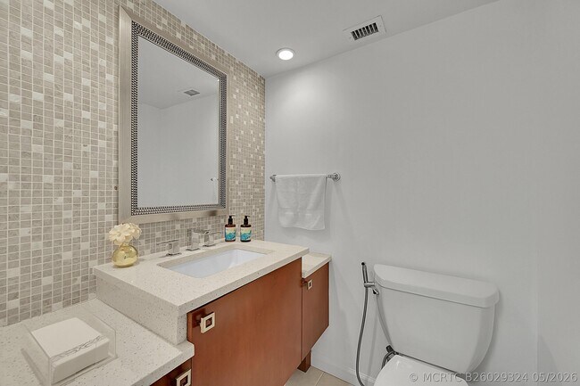 Building Photo - 2871 N Ocean Blvd
