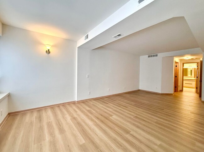 Building Photo - 969 GreenView Ct