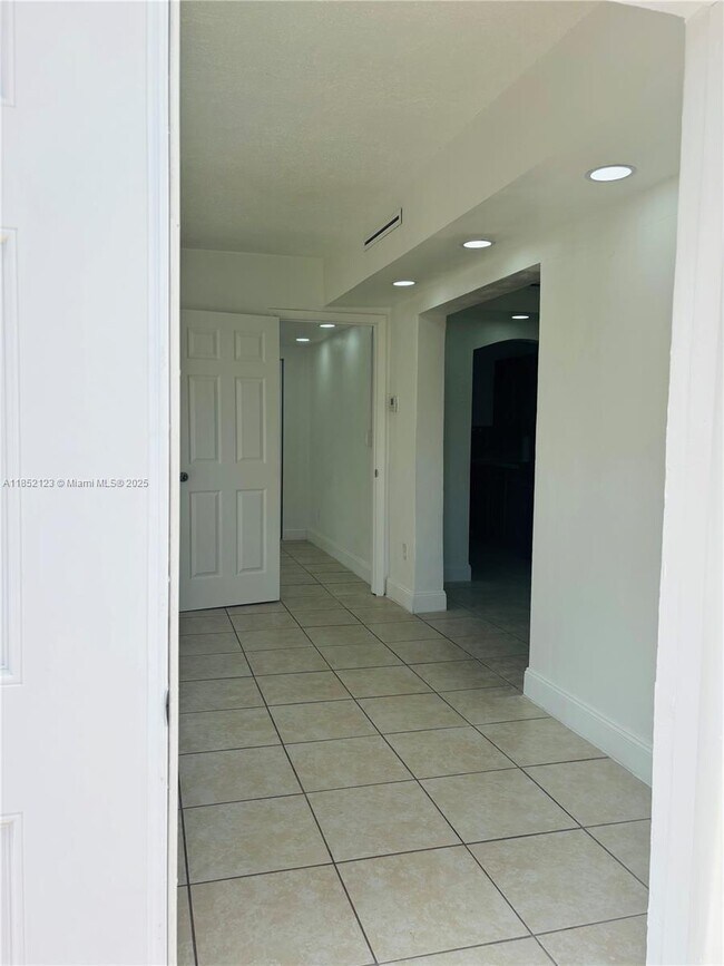 Building Photo - 15445 Hayes Ln