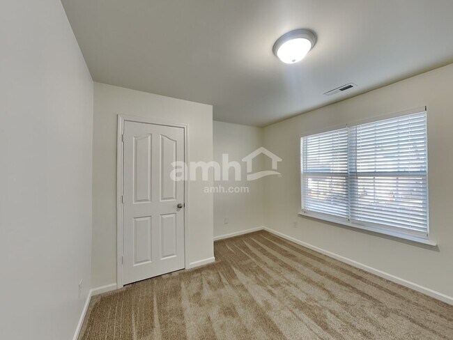 Building Photo - 4437 Esmeralda Dr