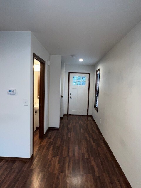 Building Photo - 2025 Aaron Dr