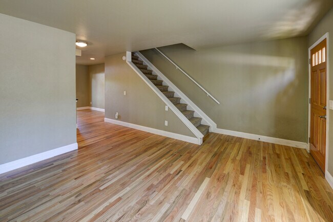 Building Photo - Updated 3 Bed 2.5 Bath North Boulder Townhome!