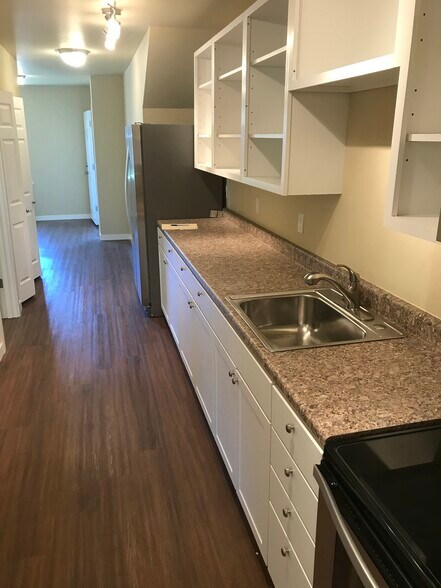 Kitchen - 540 27th Ave