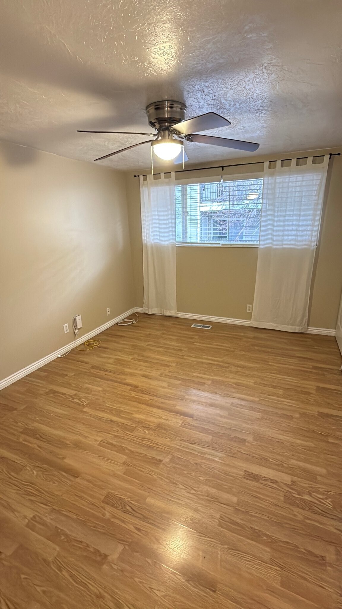 Building Photo - 886 Maple Crest Ct