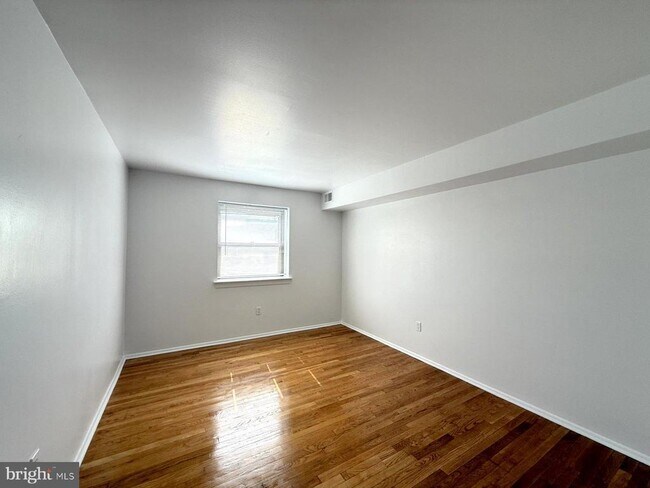 Building Photo - 606 Cooper Landing Rd