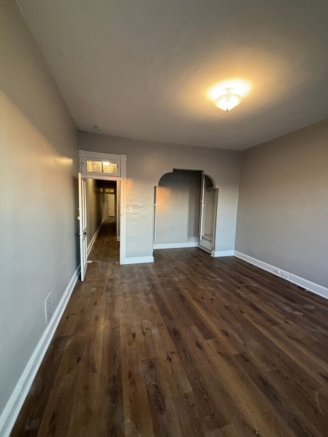 Building Photo - 2023 N Fulton Ave
