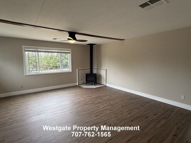 Building Photo - 965 Eastman Ln