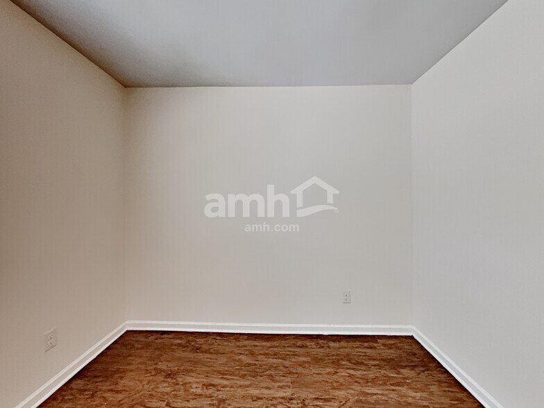 Building Photo - 350 Scotland Dr