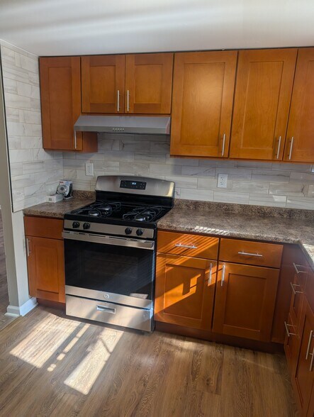 Building Photo - 2116 Strahle St