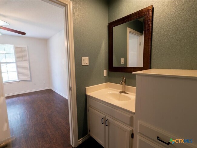 Building Photo - 300 Las Plumas Dr