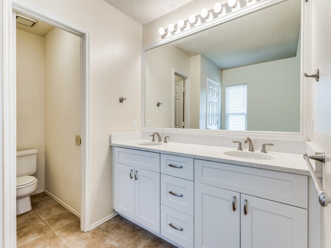 Building Photo - 2633 Harvest Moon Dr
