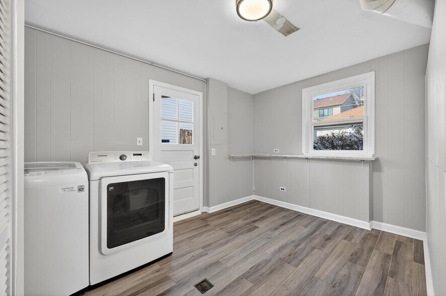 Building Photo - 4524 Washington St