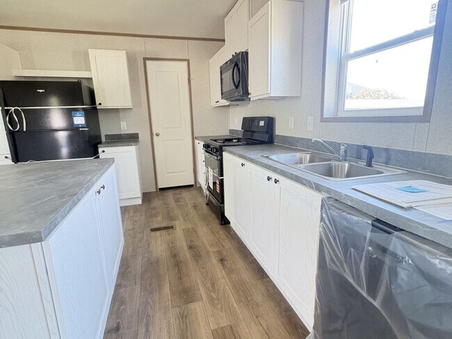Building Photo - 4514 San Juan Dr S