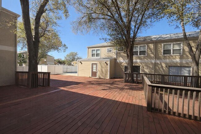 Building Photo - 2428 Summerfield Pl