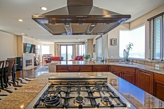 Building Photo - 308 Gull St