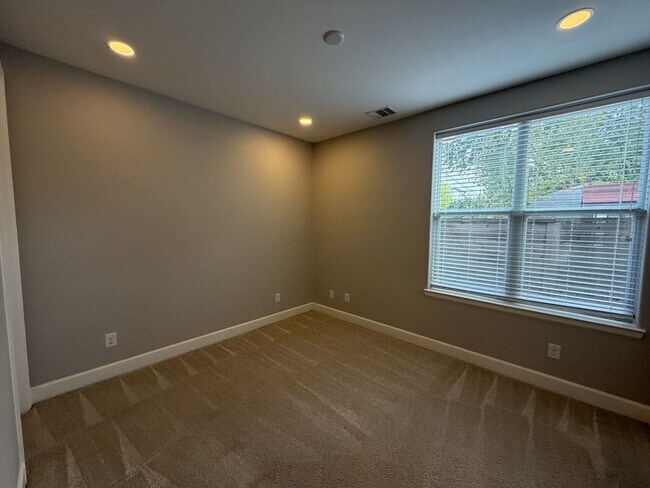 Building Photo - 2906 Baer St