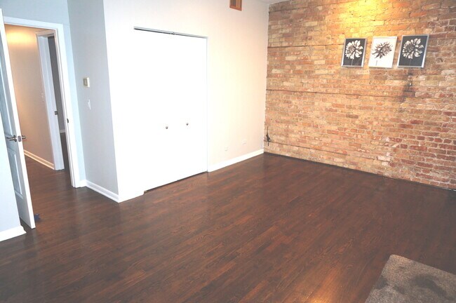 Building Photo - 2950 N Halsted St