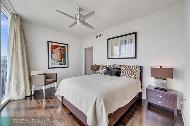 Building Photo - 333 Las Olas Way