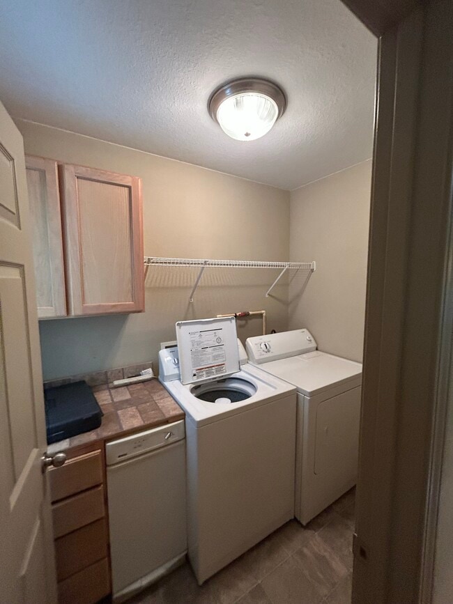 Building Photo - 513 Lapidary Ln