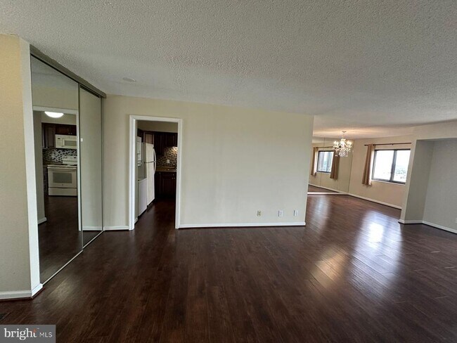 Building Photo - 5903 Mt Eagle Dr