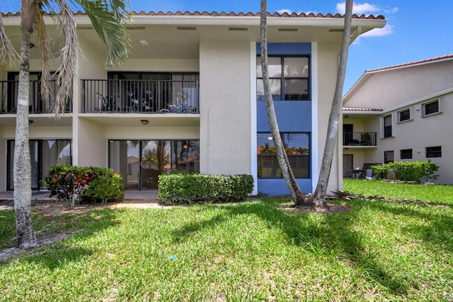 Building Photo - 1495 Lake Crystal Dr