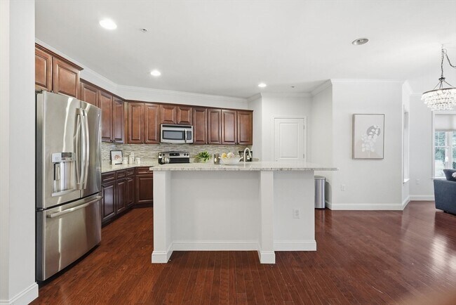 Building Photo - 855 Main St