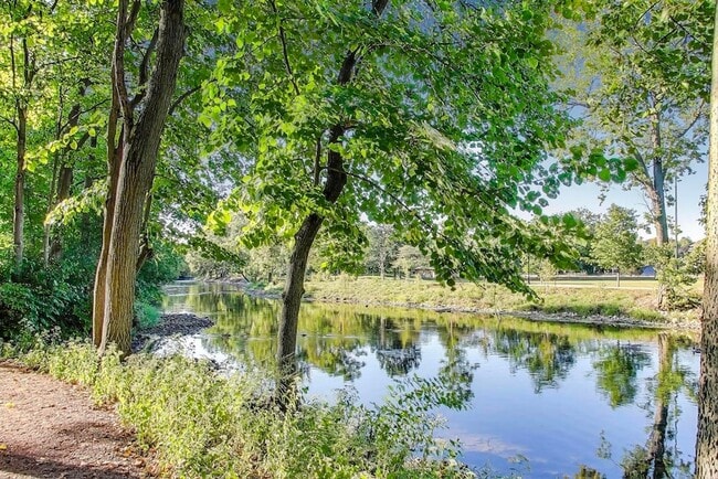 Building Photo - 534 River Front Cir