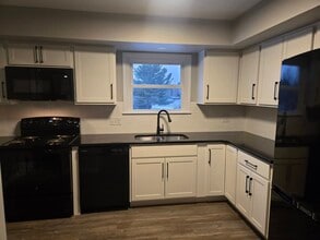 Building Photo - 541 E School St