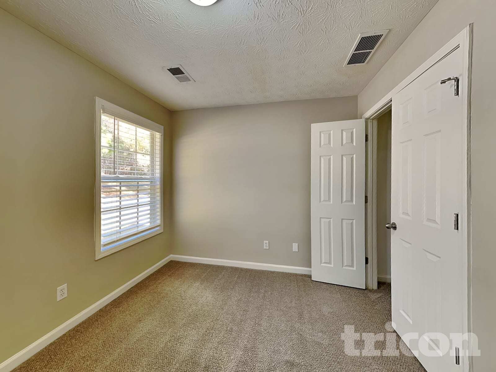 Building Photo - 210 Shenandoah Dr