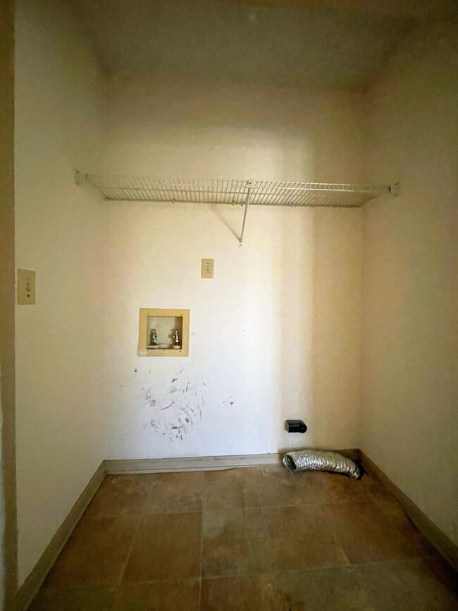 Building Photo - 603 Maysville Rd NE