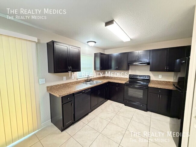 Building Photo - 4864 SE 137th Pl