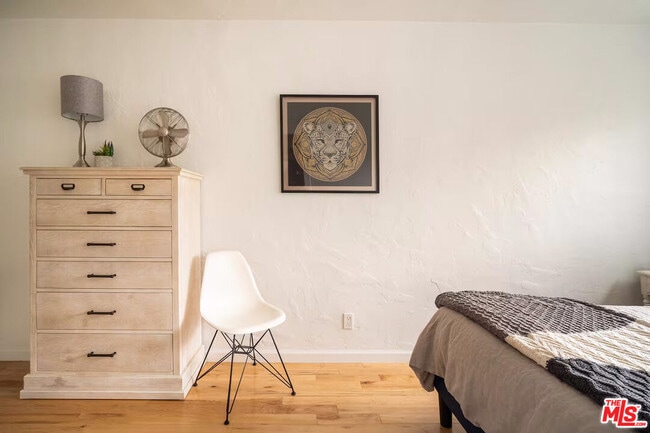 Building Photo - 716 Sunset Ave