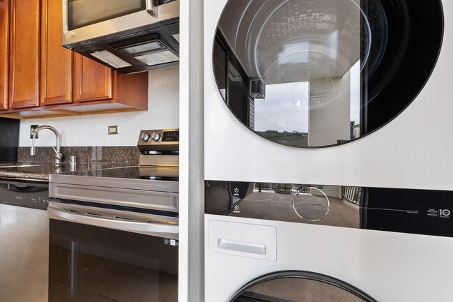 Building Photo - 1 Bed 1 Bath 1 Parking Condo in Makiki