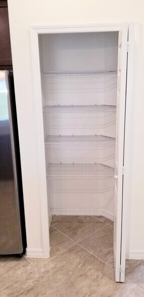 Organized closets - 12604 Garibaldi Ln