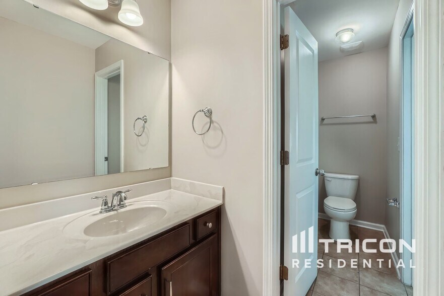 Building Photo - 3019 Burgess Dr