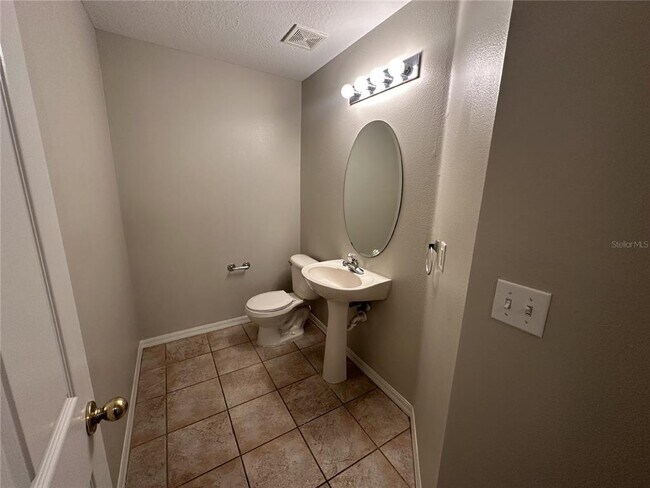 Building Photo - 6955 Lake Eaglebrooke Dr