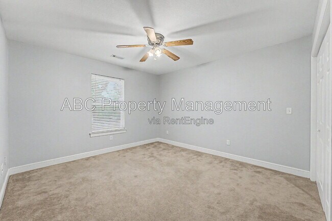 Building Photo - 1525 W Deane St
