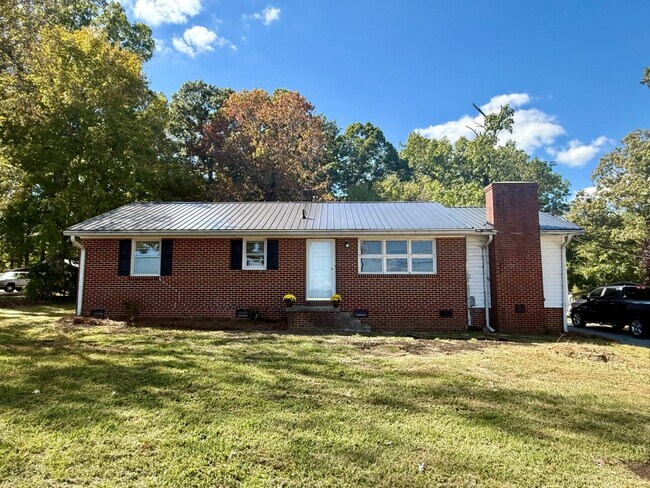 Building Photo - Two bedroom, 1 bath house – Flexible Layout with Bonus Spaces in Gibsonville