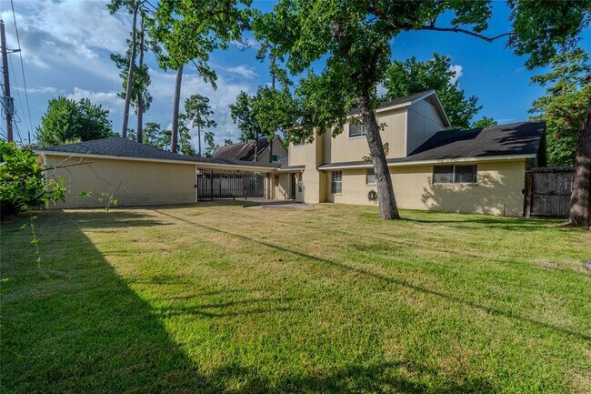 Building Photo - 16227 Southampton Dr