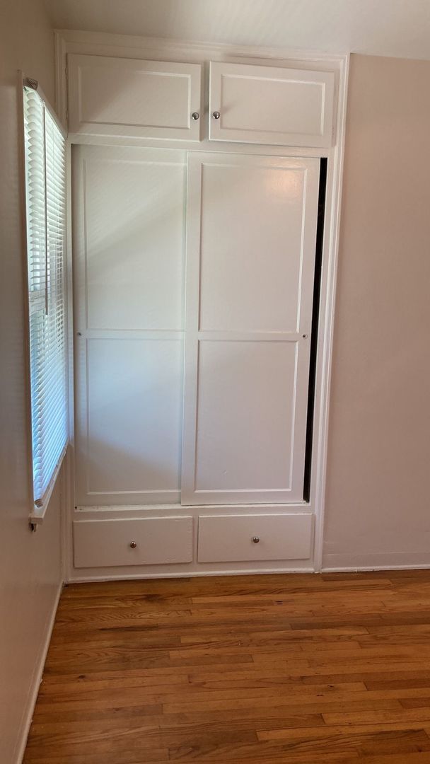 Building Photo - 2212