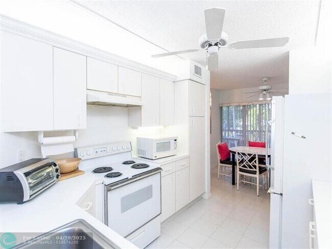 Building Photo - 7660 Trent Dr
