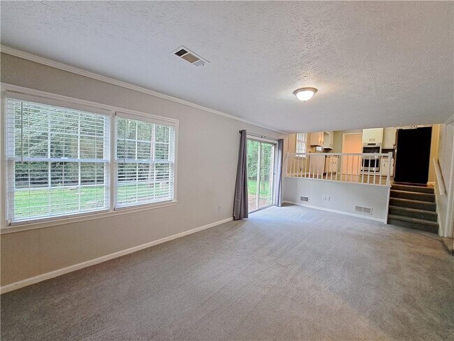 Building Photo - 844 Chandler Dr SW