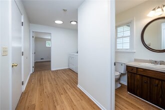 Building Photo - 460 Stone Rd