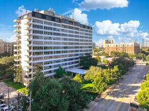 Building Photo - 2701 Westheimer Rd