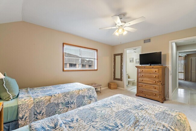 Building Photo - 353 S US Hwy 1