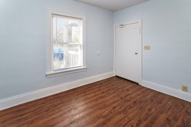 Building Photo - 3105 4th Ave S