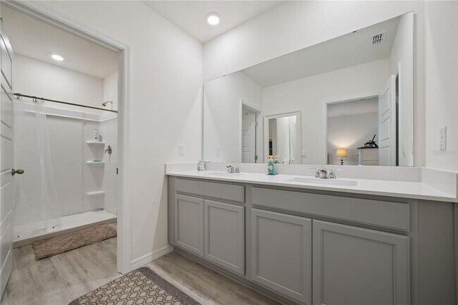 Building Photo - 2076 Monteverde Ave
