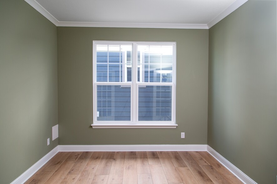 Building Photo - 14277 James Dean Dr